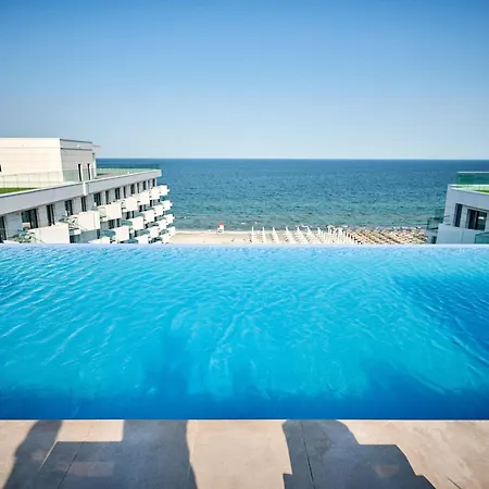Infinity 309 Pool&spa Mamaia