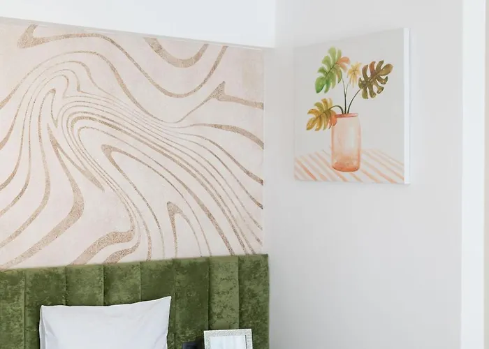 Infinity 309 Pool&spa Mamaia