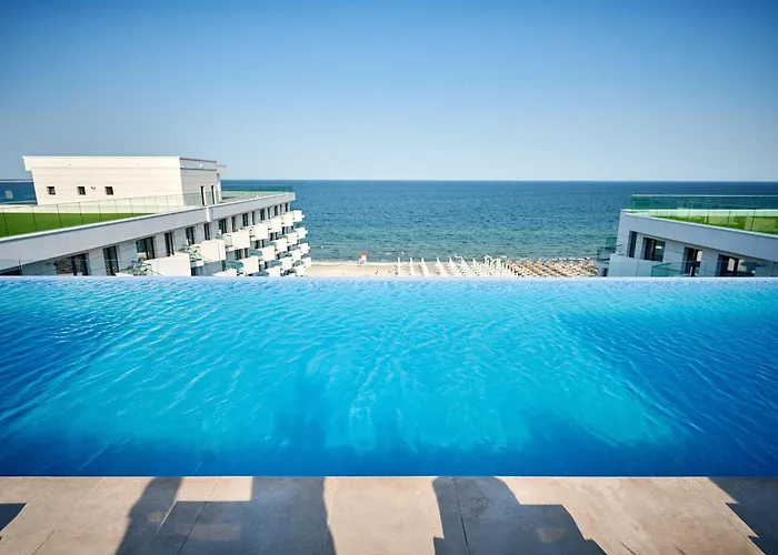 Infinity 309 Pool&spa Mamaia